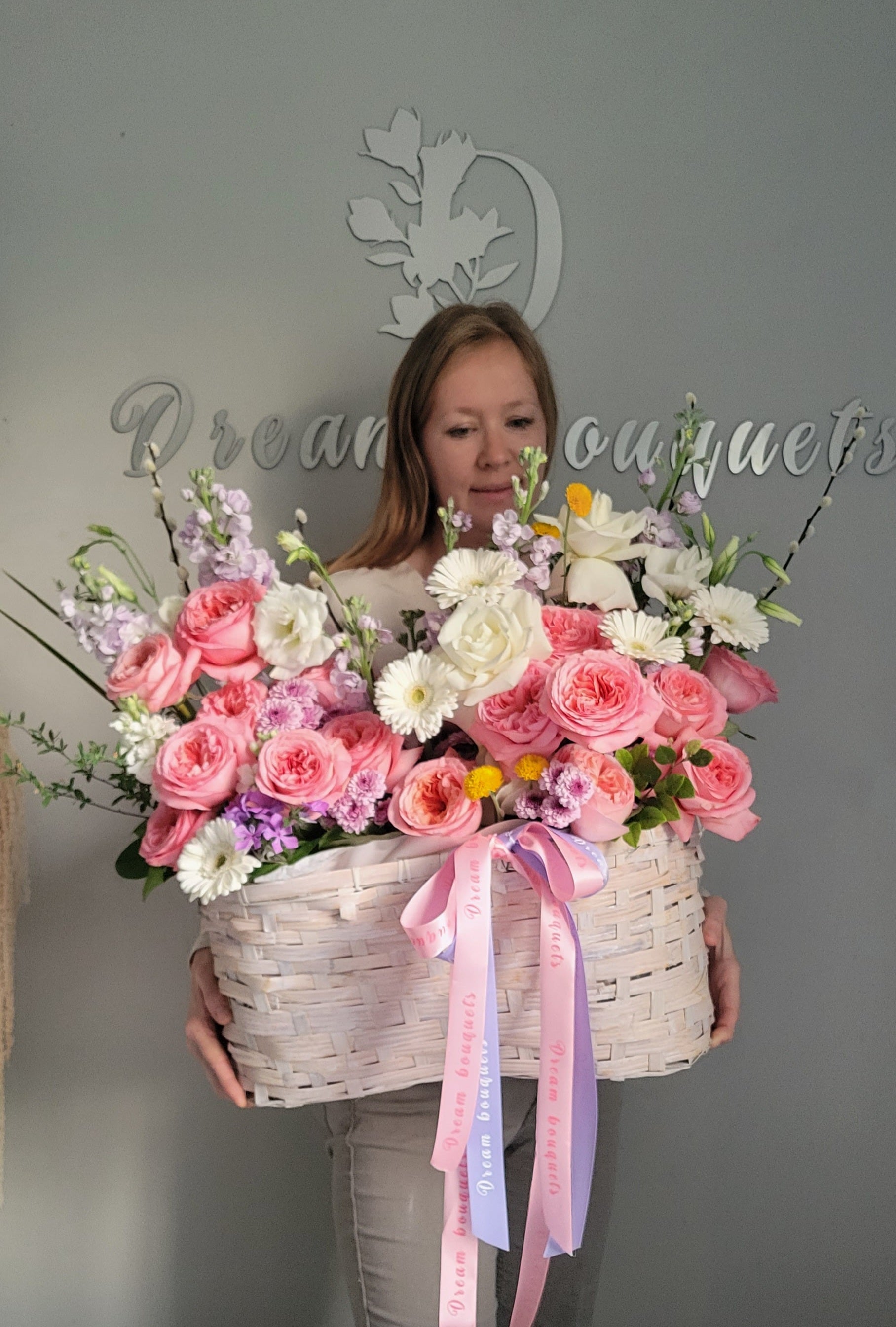 Garden Basket - Premium Garden Roses, Stock, Daisies , Seasonal Blooms