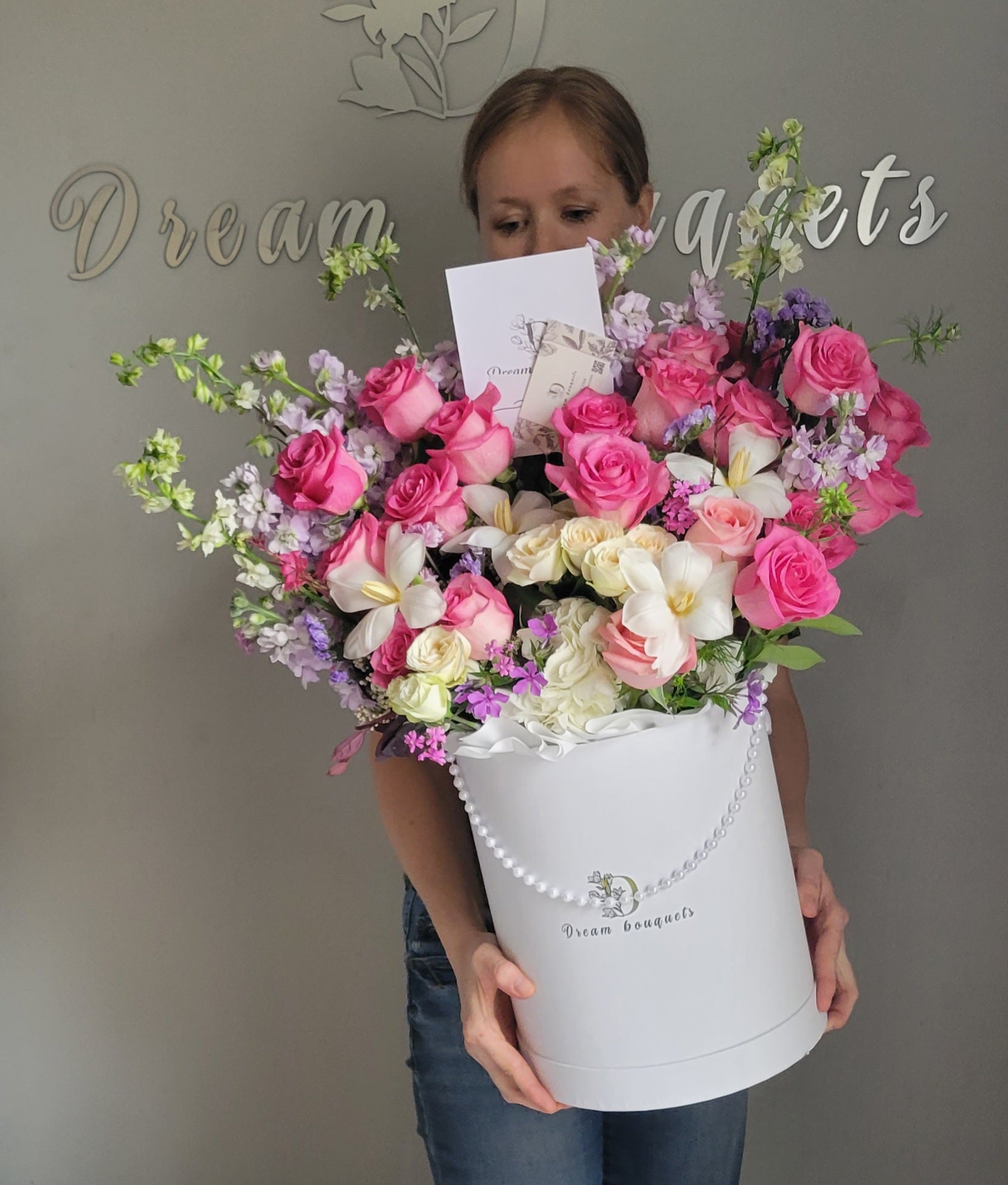 Maison de Roses -Premium Roses, Seasonal Blooms, Stock, Spray roses , Hydrangeas